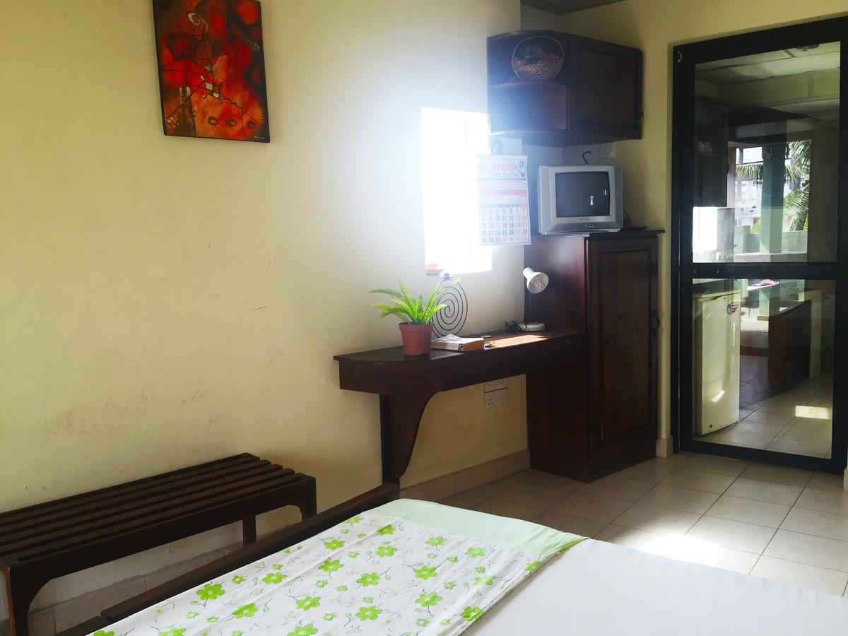 Hotel Negombo Exterior photo